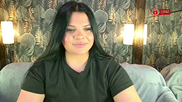 MadyMoan online show from April 21, 2026, 8:04 pm