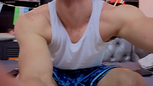 Snapshot of axel_tone chatting on June 26, 2026, 10:04 pm axel tone online show from June 26, 2026, 10:04 pm