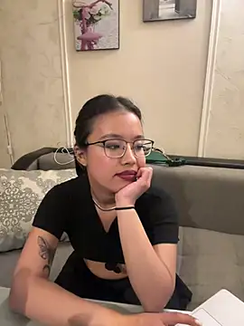 Snapshot of Z_Milll chatting on April 10, 2026, 2:13 pm Z Milll online show from April 10, 2026, 2:13 pm