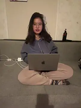 Snapshot of Z_Milll chatting on May 11, 2026, 6:05 pm Z Milll online show from May 11, 2026, 6:05 pm