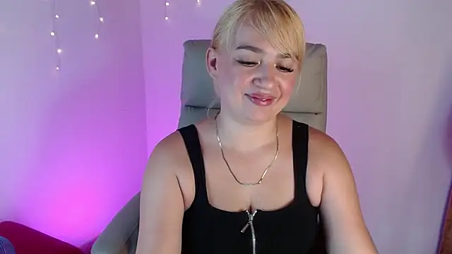 Carolina 2403 online show from May 17, 2026, 7:47 pm