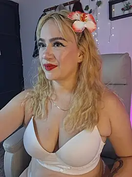Snapshot of Carolina_2403 chatting on June 7, 2026, 9:31 pm Carolina 2403 online show from June 7, 2026, 9:31 pm