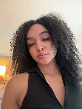 Snapshot of emmawilliamss01 chatting on June 9, 2026, 5:47 pm emmawilliamss01 online show from June 9, 2026, 5:47 pm