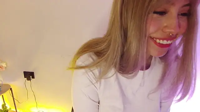 Snapshot of Evannia chatting on May 18, 2026, 4:07 am Evannia online show from May 18, 2026, 4:07 am