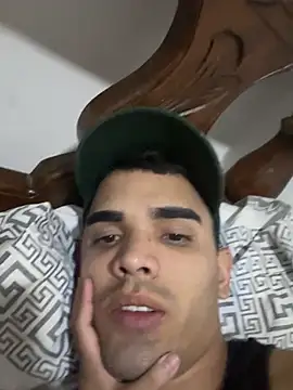 Snapshot of Josehjr chatting on April 18, 2026, 10:54 pm Josehjr online show from April 18, 2026, 10:54 pm