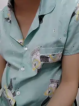 -Trang- online show from April 24, 2026, 8:05 am