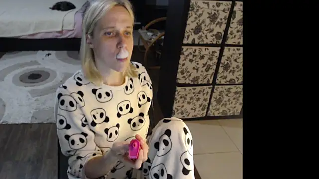 Snapshot of Sweet_hot_shrmp chatting on May 24, 2026, 5:57 pm Sweet hot shrmp online show from May 24, 2026, 5:57 pm