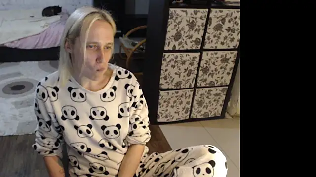 Snapshot of Sweet_hot_shrmp chatting on May 18, 2026, 8:57 pm Sweet hot shrmp online show from May 18, 2026, 8:57 pm