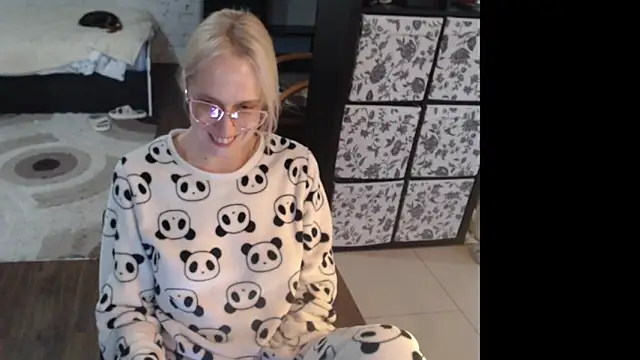 Snapshot of Sweet_hot_shrmp chatting on April 24, 2026, 4:03 am Sweet hot shrmp online show from April 24, 2026, 4:03 am