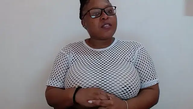 Snapshot of xxZoeyx chatting on March 8, 2025, 6:32 am xxZoeyx online show from March 8, 2025, 6:32 am