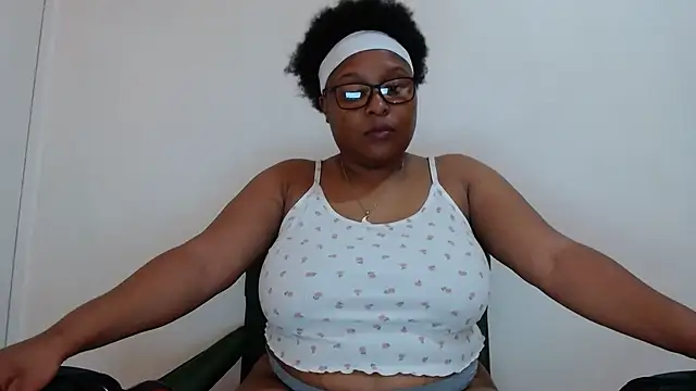 Snapshot of xxZoeyx chatting on February 10, 2025, 8:31 am xxZoeyx online show from February 10, 2025, 8:31 am