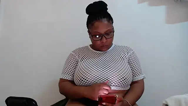 Snapshot of xxZoeyx chatting on March 8, 2025, 9:39 am xxZoeyx online show from March 8, 2025, 9:39 am