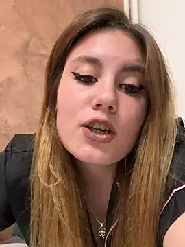 SilkObsession online show from April 5, 2026, 9:54 pm