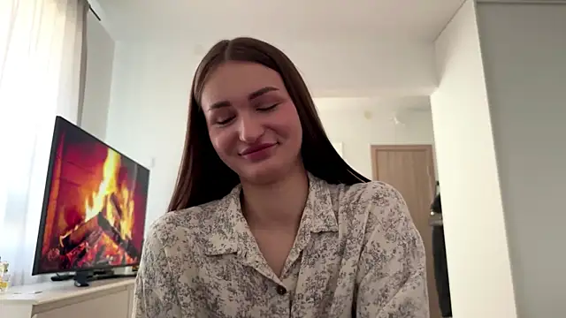 Snapshot of HallieHollo chatting on April 15, 2026, 6:30 am HallieHollo online show from April 15, 2026, 6:30 am