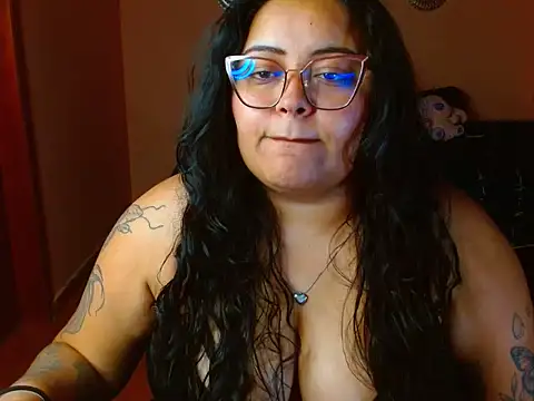 Snapshot of LunaAddittion chatting on May 5, 2026, 11:08 pm LunaAddittion online show from May 5, 2026, 11:08 pm