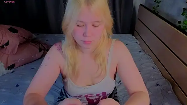 Snapshot of unburnedgirl chatting on July 10, 2026, 4:29 pm unburnedgirl online show from July 10, 2026, 4:29 pm