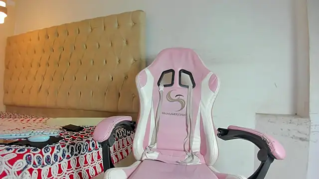 Snapshot of SebastianNoir1 chatting on April 6, 2026, 8:21 pm SebastianNoir1 online show from April 6, 2026, 8:21 pm