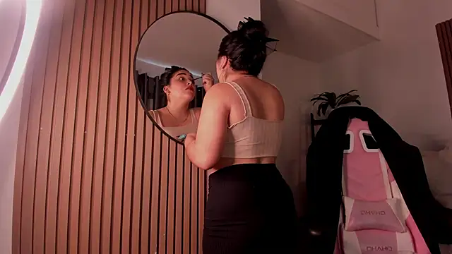 Snapshot of camille_sinclair_ chatting on April 3, 2026, 6:47 pm camille sinclair online show from April 3, 2026, 6:47 pm