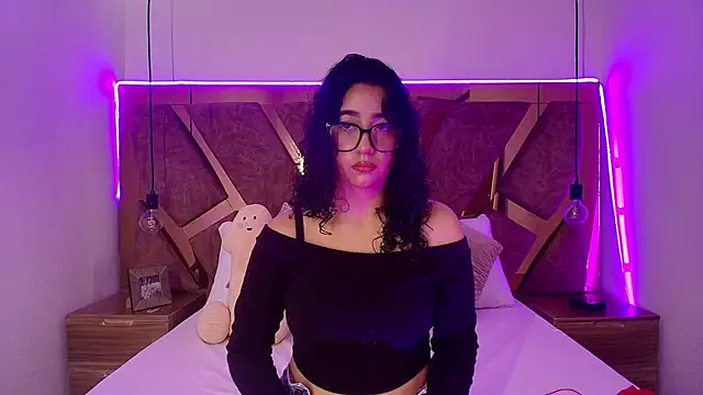 Snapshot of bella_swwan_ chatting on June 9, 2026, 1:45 pm bella swwan online show from June 9, 2026, 1:45 pm