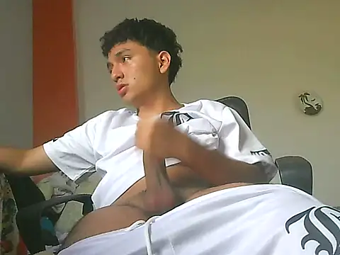 Snapshot of boynovaa chatting on April 3, 2026, 8:26 pm boynovaa online show from April 3, 2026, 8:26 pm