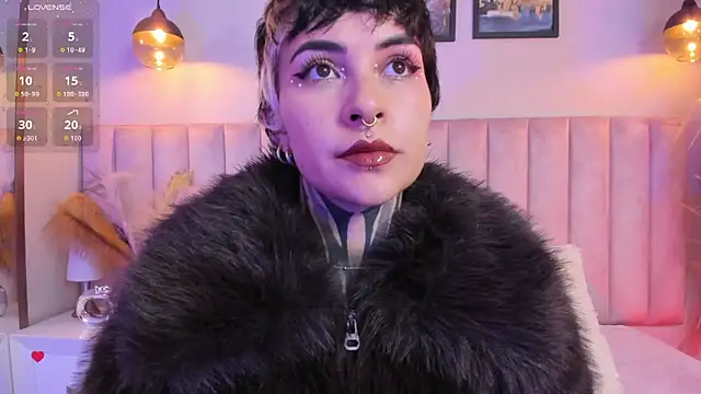 Snapshot of Luana_fiore chatting on May 12, 2026, 12:11 pm Luana fiore online show from May 12, 2026, 12:11 pm
