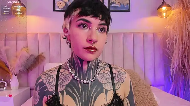 Snapshot of Luana_fiore chatting on May 15, 2026, 12:25 pm Luana fiore online show from May 15, 2026, 12:25 pm