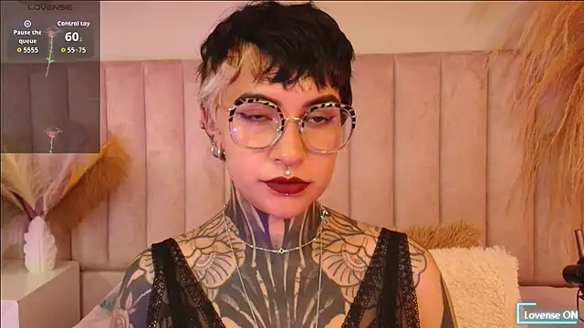 Snapshot of Luana_fiore chatting on April 20, 2026, 12:19 pm Luana fiore online show from April 20, 2026, 12:19 pm