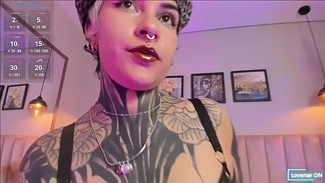 Snapshot of Luana_fiore chatting on May 5, 2026, 12:19 pm Luana fiore online show from May 5, 2026, 12:19 pm