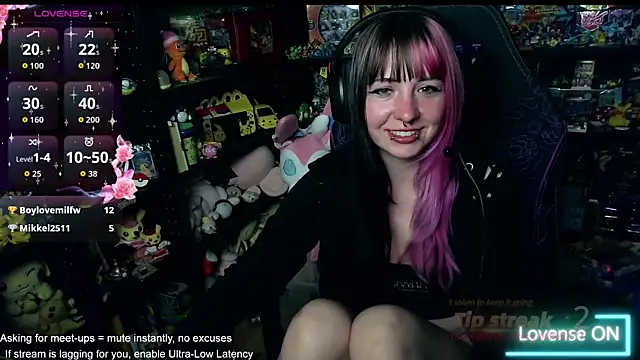 Snapshot of CutieTracer chatting on June 12, 2026, 9:45 pm CutieTracer online show from June 12, 2026, 9:45 pm