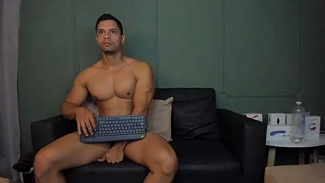Snapshot of dominc_berry chatting on May 17, 2026, 12:49 pm dominc berry online show from May 17, 2026, 12:49 pm