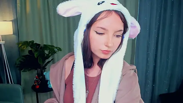 Snapshot of SunniPhoenix chatting on April 1, 2026, 5:42 am SunniPhoenix online show from April 1, 2026, 5:42 am