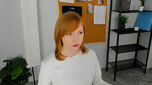 Snapshot of CherryCrushLove chatting on April 20, 2026, 6:05 am CherryCrushLove online show from April 20, 2026, 6:05 am
