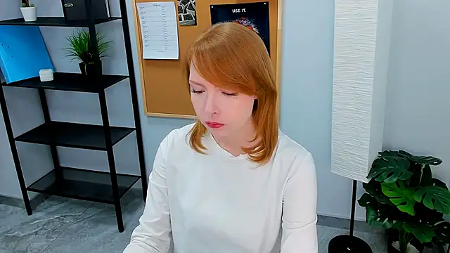 Snapshot of CherryCrushLove chatting on April 18, 2026, 5:54 am CherryCrushLove online show from April 18, 2026, 5:54 am