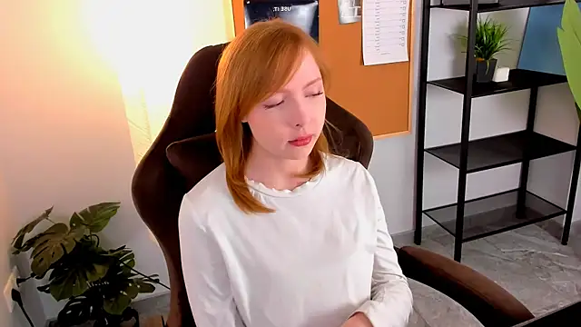 Snapshot of CherryCrushLove chatting on May 3, 2026, 6:07 am CherryCrushLove online show from May 3, 2026, 6:07 am