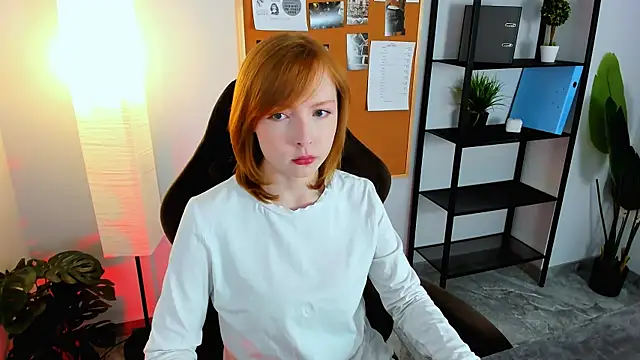 Snapshot of CherryCrushLove chatting on May 11, 2026, 6:04 am CherryCrushLove online show from May 11, 2026, 6:04 am