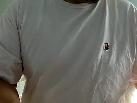 lefleur1986 online show from April 8, 2026, 8:49 am