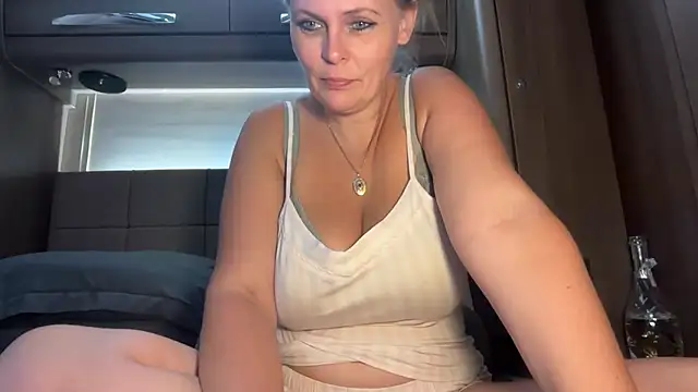 Snapshot of BustySwingingSlut chatting on June 27, 2026, 8:15 pm BustySwingingSlut online show from June 27, 2026, 8:15 pm
