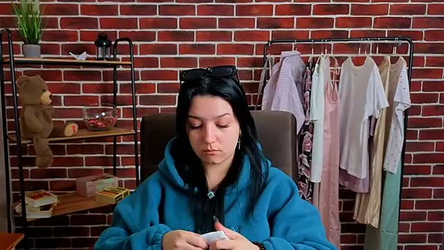 Snapshot of AnnaaPage chatting on April 15, 2026, 1:48 pm AnnaaPage online show from April 15, 2026, 1:48 pm