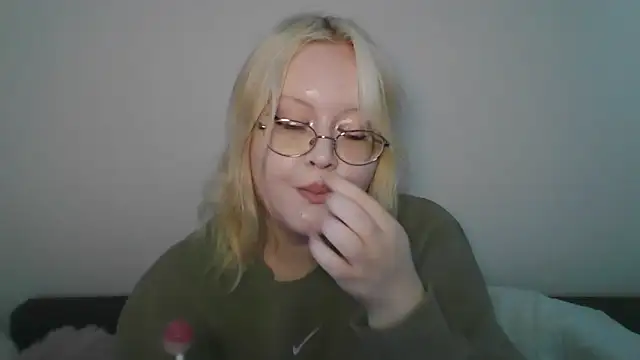 Snapshot of Elayne_Sweet chatting on April 10, 2026, 8:10 am Elayne Sweet online show from April 10, 2026, 8:10 am