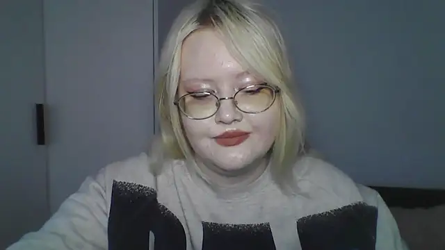 Snapshot of Elayne_Sweet chatting on May 19, 2026, 6:09 am Elayne Sweet online show from May 19, 2026, 6:09 am