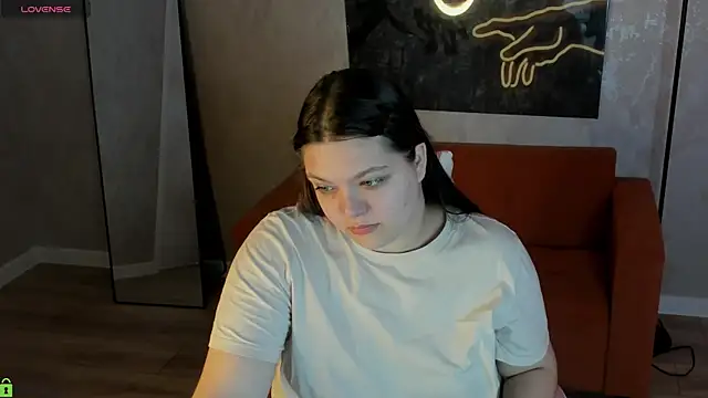 Snapshot of Evelyne_Loo chatting on April 27, 2026, 1:14 am Evelyne Loo online show from April 27, 2026, 1:14 am