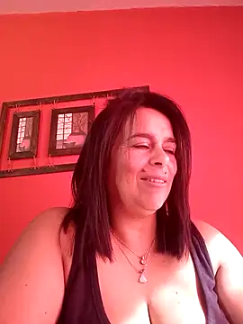 Snapshot of lucianamorocha chatting on May 12, 2026, 4:46 pm lucianamorocha online show from May 12, 2026, 4:46 pm