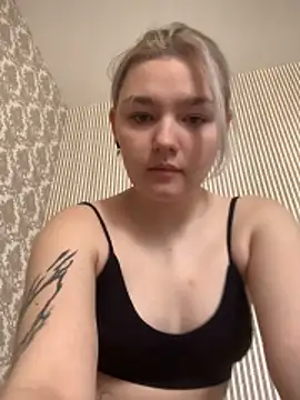 Snapshot of KimCarr chatting on April 6, 2026, 10:27 am KimCarr online show from April 6, 2026, 10:27 am