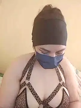 Queen Lola online show from April 3, 2026, 3:07 pm