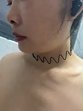 Xiaoyunduo1 online show from May 20, 2026, 7:33 pm