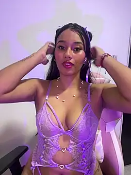 Snapshot of liaa_swan chatting on April 6, 2026, 3:35 am liaa swan online show from April 6, 2026, 3:35 am