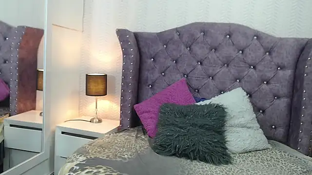 Snapshot of ViviJones chatting on July 2, 2026, 7:42 pm ViviJones online show from July 2, 2026, 7:42 pm