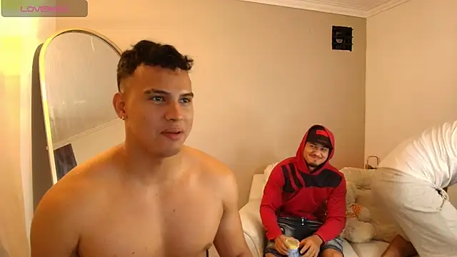Snapshot of Maxi_and_Ares chatting on May 17, 2026, 12:05 pm Maxi and Ares online show from May 17, 2026, 12:05 pm