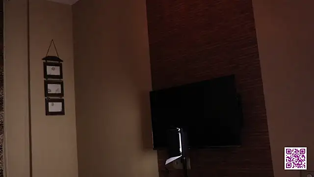 Snapshot of MellowEva chatting on April 15, 2026, 7:58 pm MellowEva online show from April 15, 2026, 7:58 pm