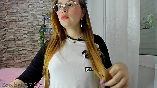 Snapshot of Zoe_brk chatting on June 12, 2026, 6:49 pm Zoe brk online show from June 12, 2026, 6:49 pm